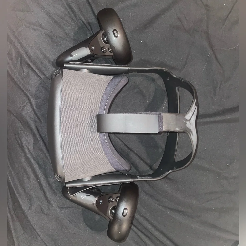 Meta Oculus 64 GB with 2 controllers